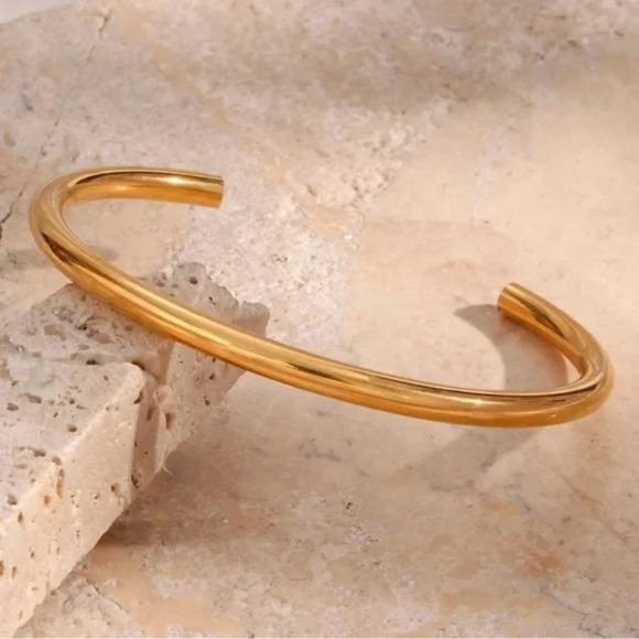 NEW ELEGANT 18K GOLD CUFF BRACELET, NICE BRACELET, CUTE BRACELET. - Picture 5 of 7